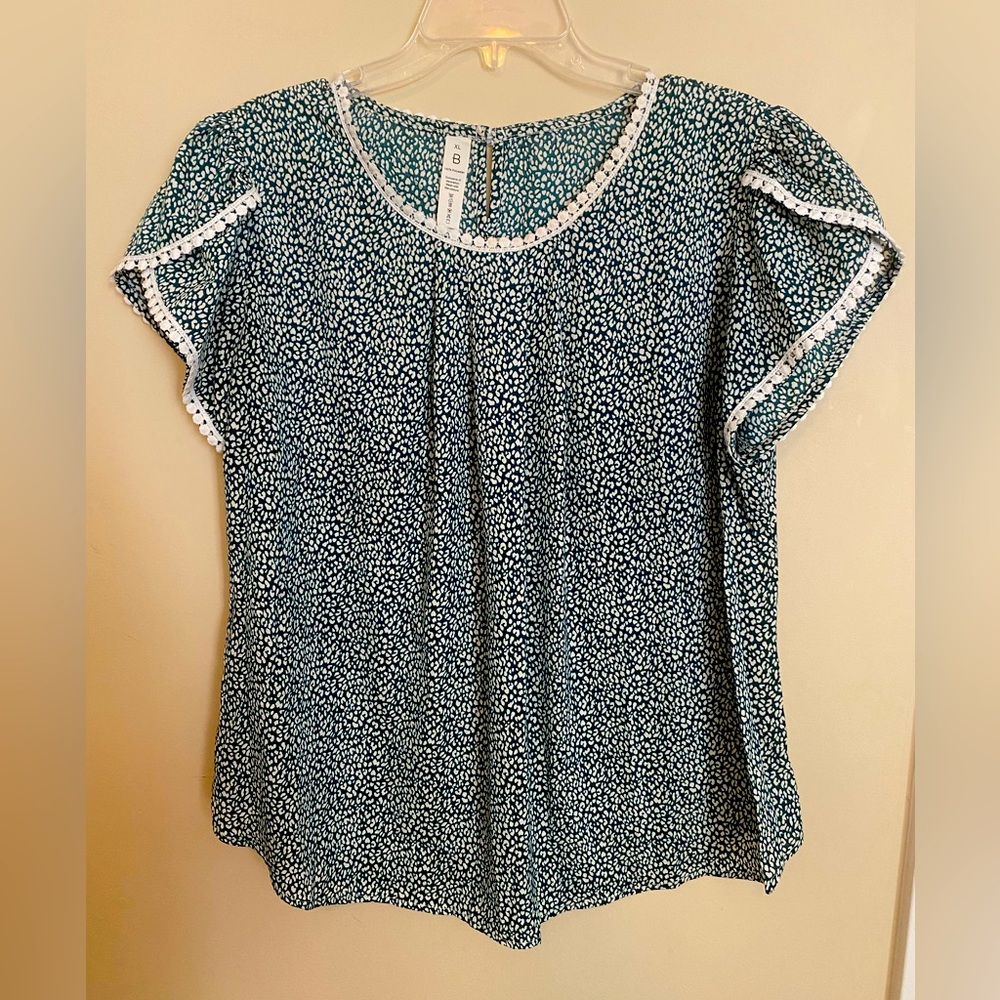 Blouse perfect for work! Very comfortable!